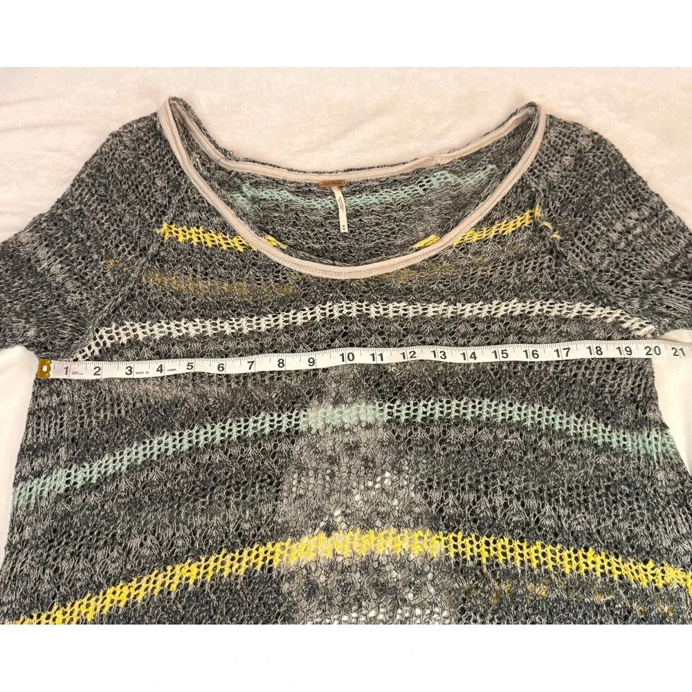 Free People Tunic Sweater Womens M Gray Striped Open Back Distressed EUC Boho